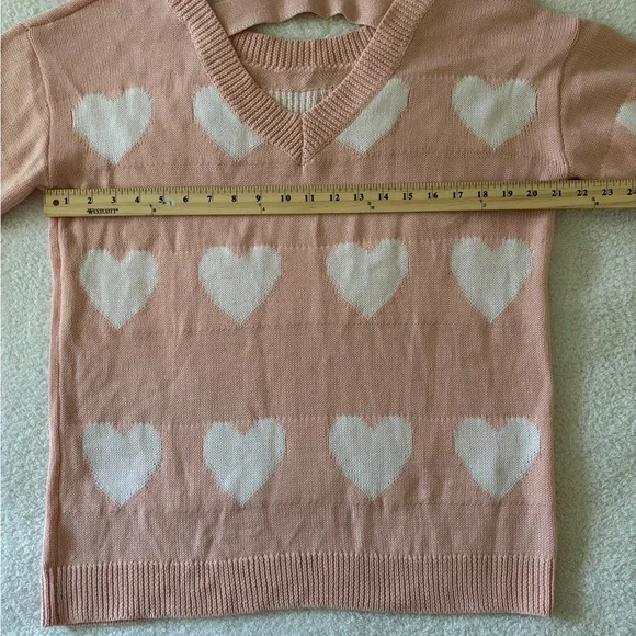 Pink and White V-Neck Sweater with Heart Pattern - Picture 4 of 9